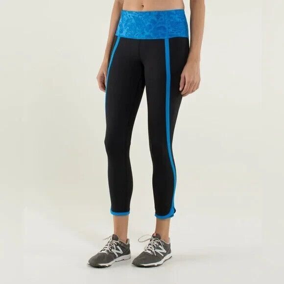 LULULEMON Can't Stop Crop Black Paisley Cornflower Hi Rise Power Luxtreme SIZE 8 - Picture 1 of 10